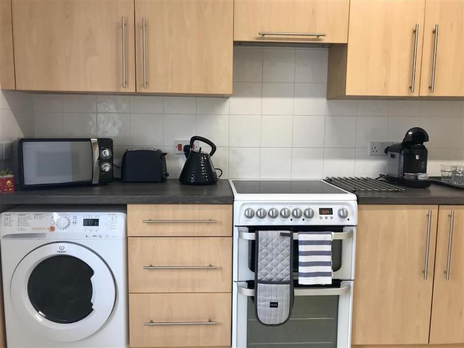 No 1 Town Apartment Сидмут Екстериор снимка