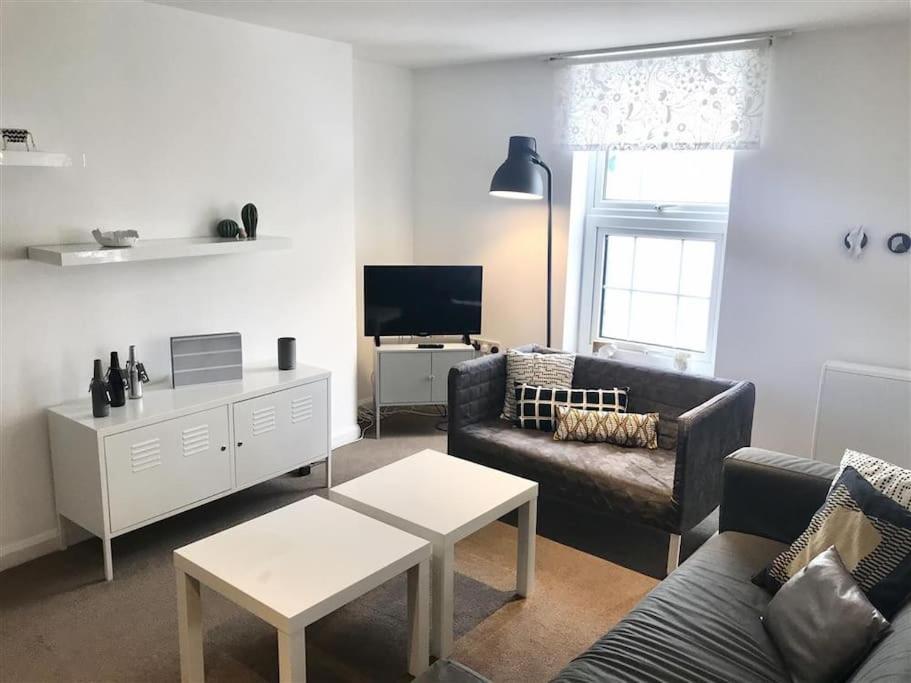 No 1 Town Apartment Сидмут Екстериор снимка