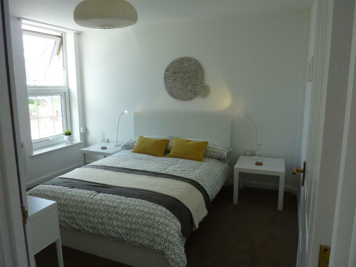 No 1 Town Apartment Сидмут Екстериор снимка