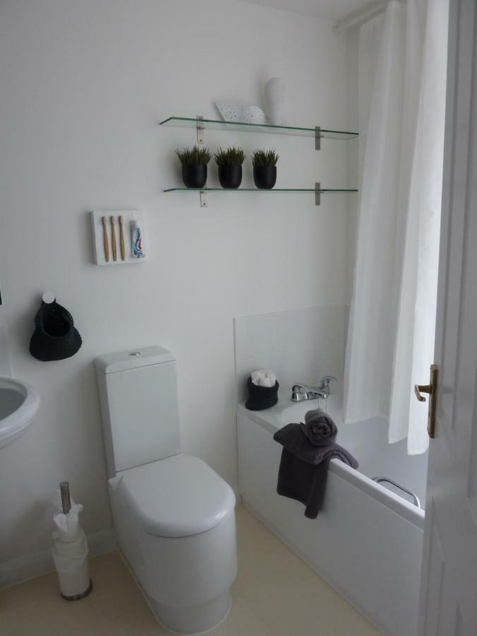 No 1 Town Apartment Сидмут Екстериор снимка